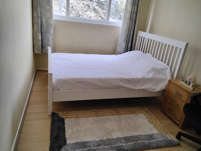 Photo 1: Spacious Double Bedroom 