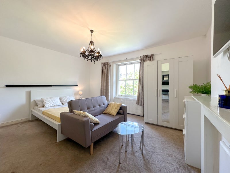 Photo 1: Room 1 Ground floor
