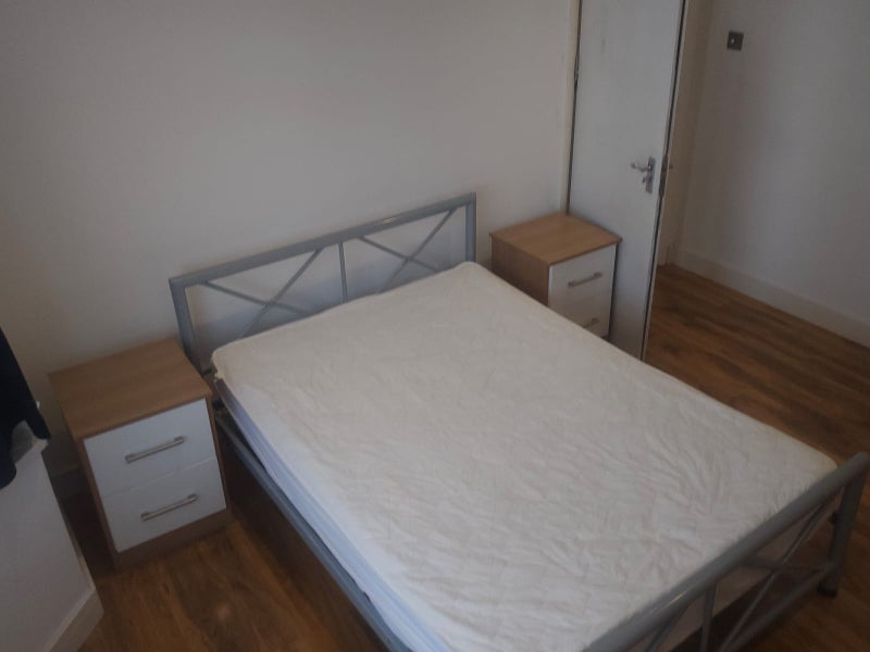 Photo 1: Modern Double bedroom