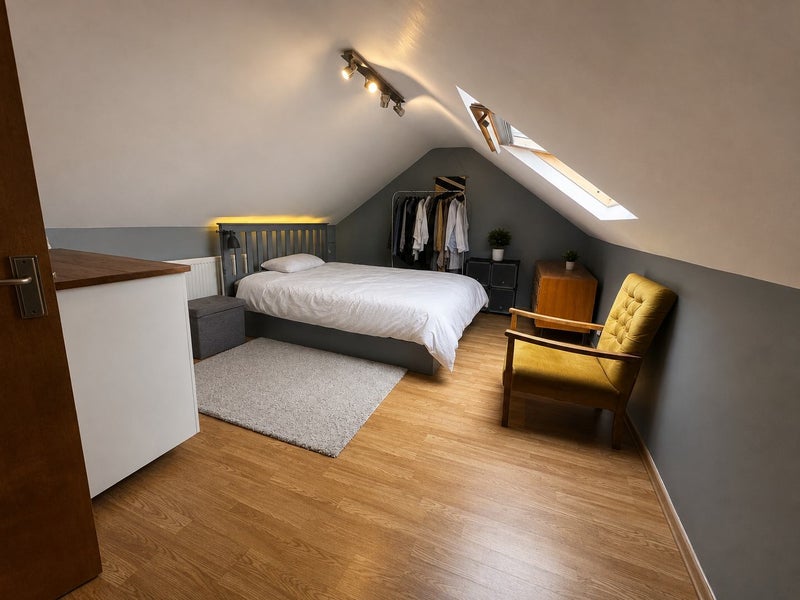 Photo 1: Loft room 