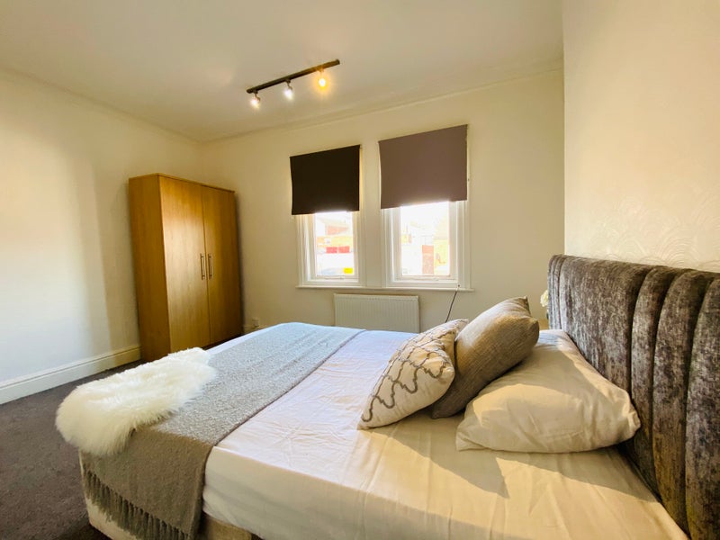Apartment in Doncaster, Hexthorpe - View 2