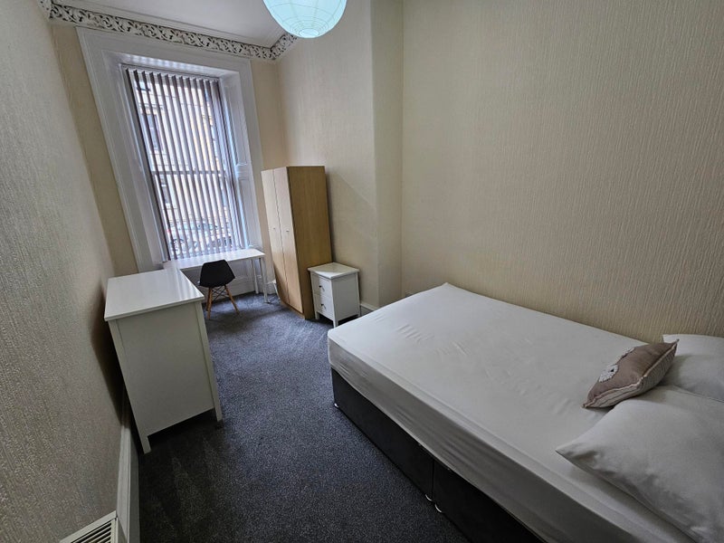 Photo 1: Room 1 - £735