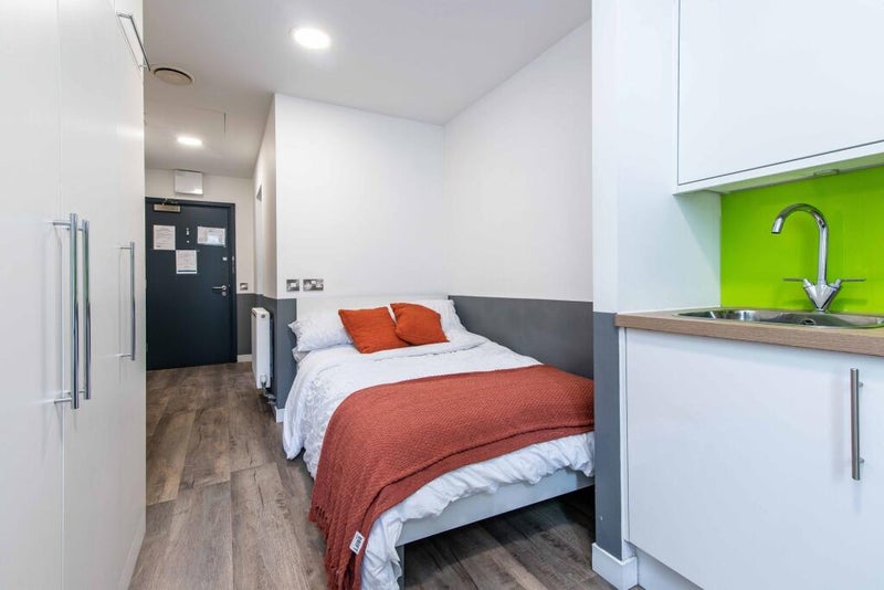 Apartment in Nottingham, Rainbow Quarter, The Meadows - View 2