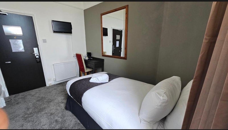 Photo 1: Room