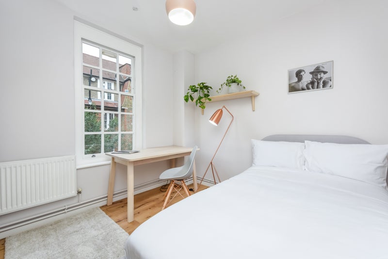 Photo 1: Room 4 £1,280 Available 1st October