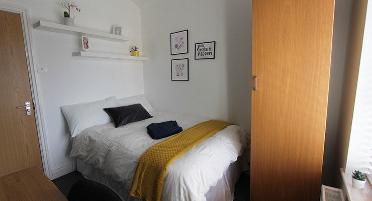 Photo 1: The double room available