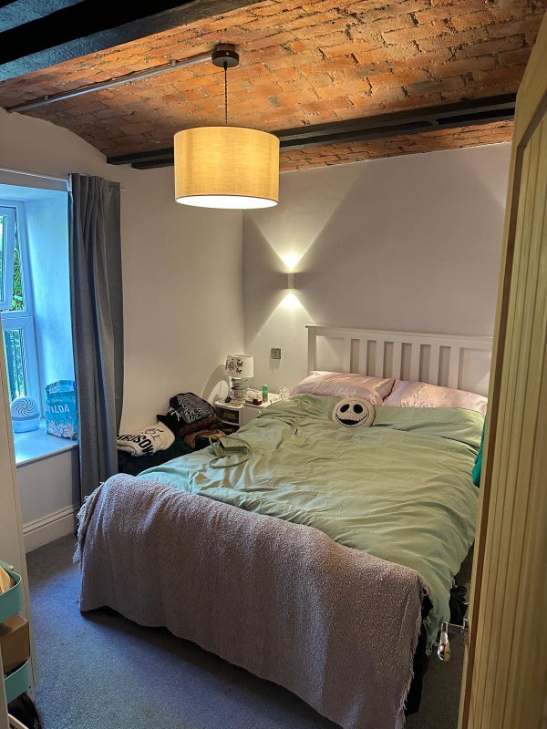 Photo 1: Available room
