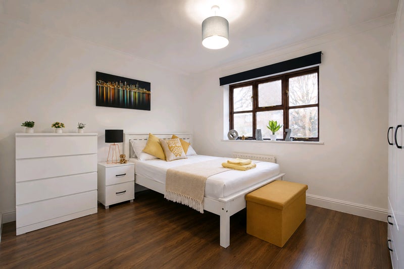 Photo 1: Room 5 - Available NOW