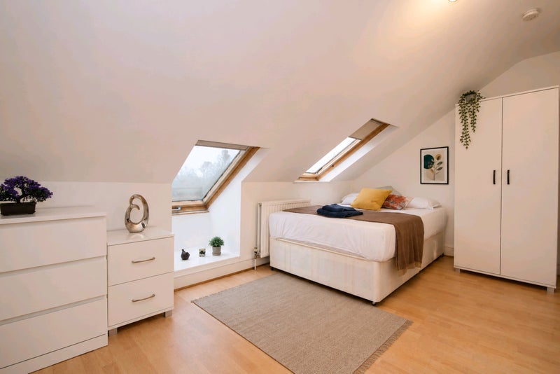 Photo 1: Room 4 - Available 22/08/2026