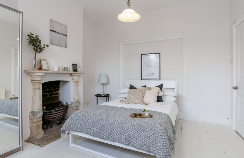 Photo 1: Room 1 - Available 30th of September