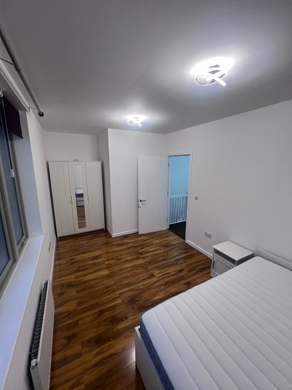 Photo 1: King Room