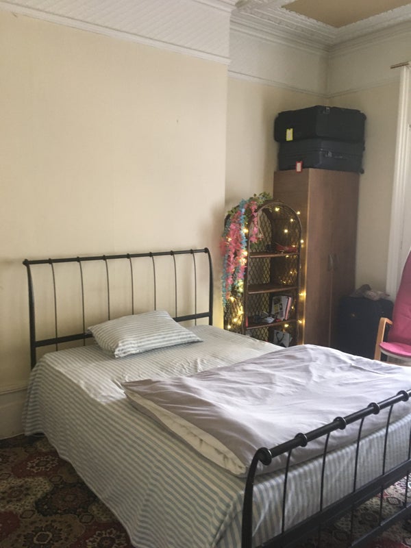 Photo 1: Bedroom 1