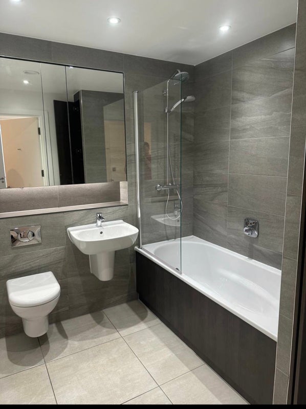 Apartment in Salford - View 4