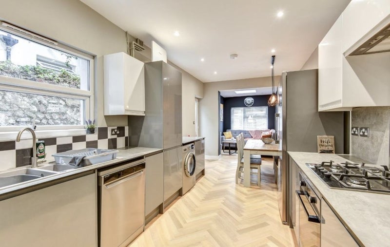 Apartment in Brighton, Queen's Park - More