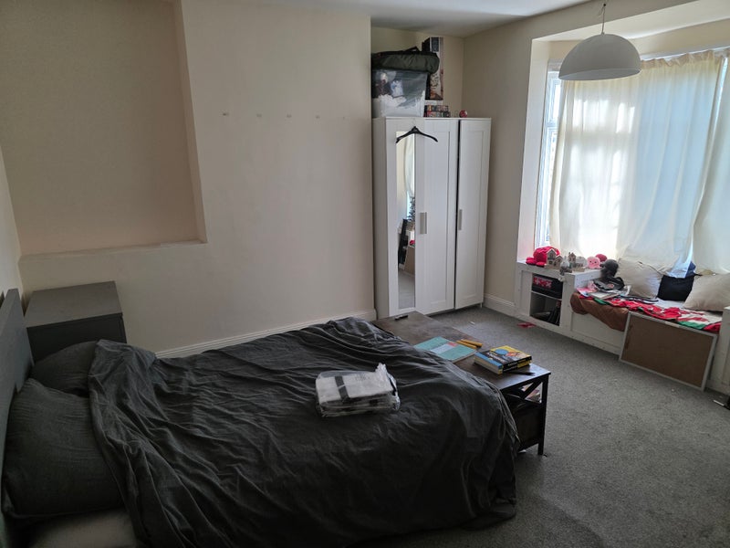 Photo 1: Bedroom