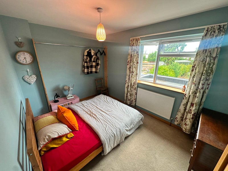 Photo 1: Room available to rent