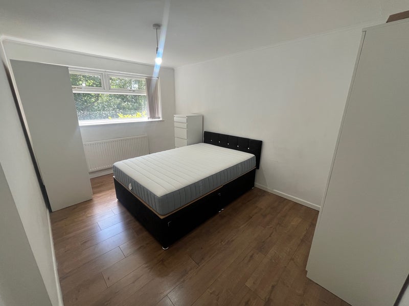 Apartment in Old Trafford - More