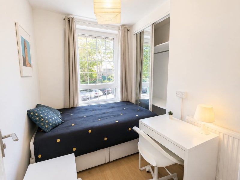 Photo 1: Bedroom 2