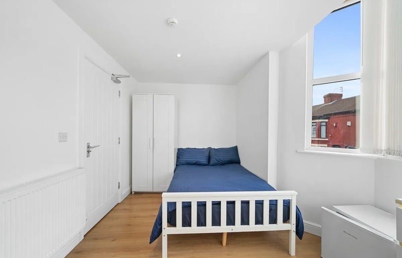 Photo 1: Room 1