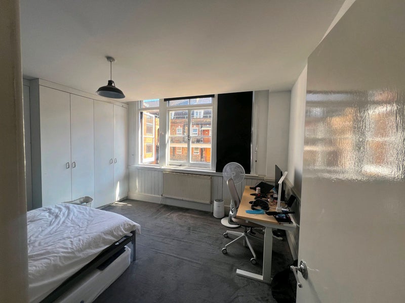 Photo 1: Bedroom