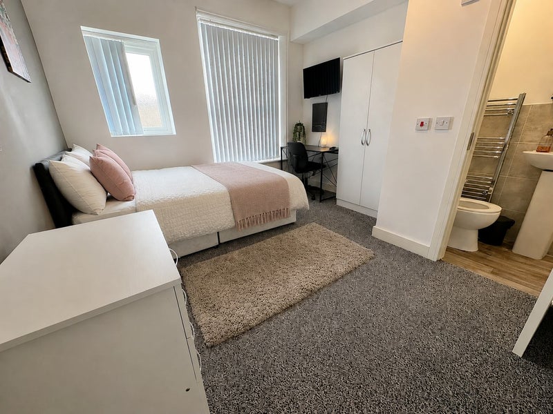 Photo 1: Room 3