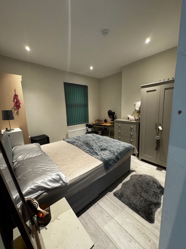 Photo 1: Double Bed Room 