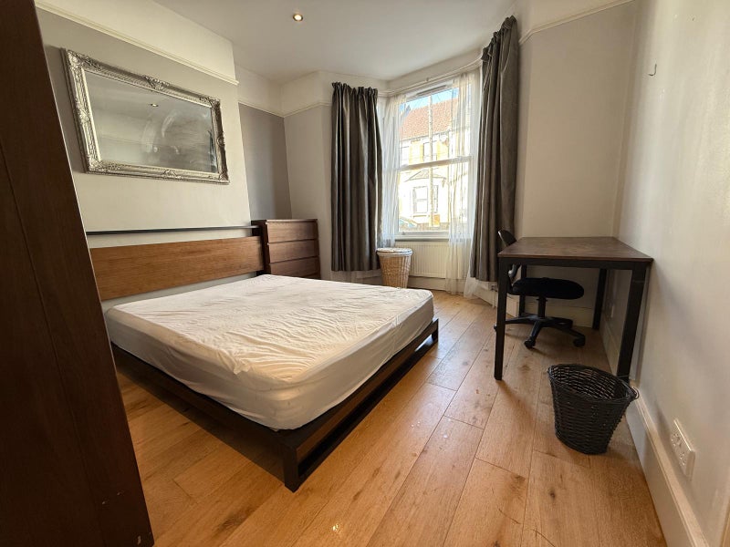 Photo 1: Room 1: £1,150 pcm (Including bills)