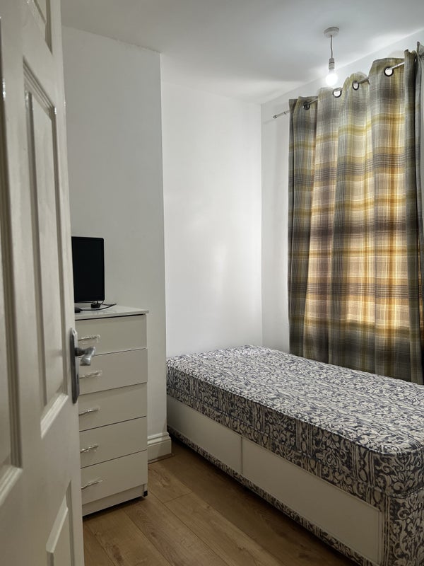 Apartment in Nottingham, Lenton, Radford - View 3