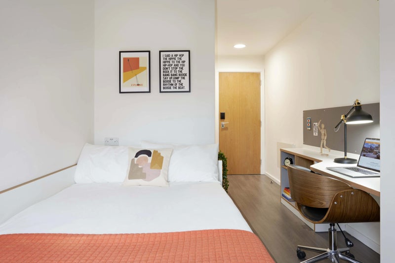 Photo 1: Copper En-suite