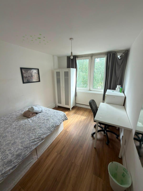 Photo 1: room 2 - 1020