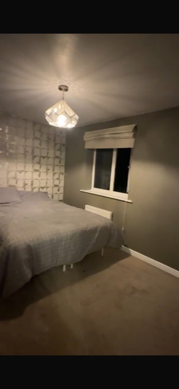 Photo 1: Ensuite