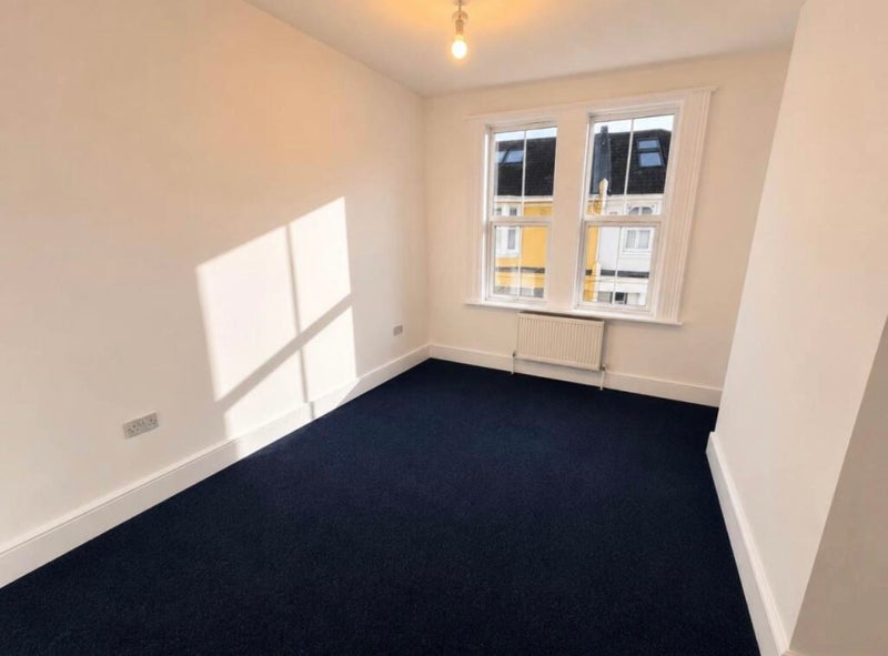 Photo 1: Bedroom