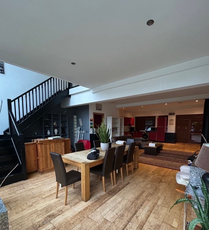 Photo 1: Lounge area