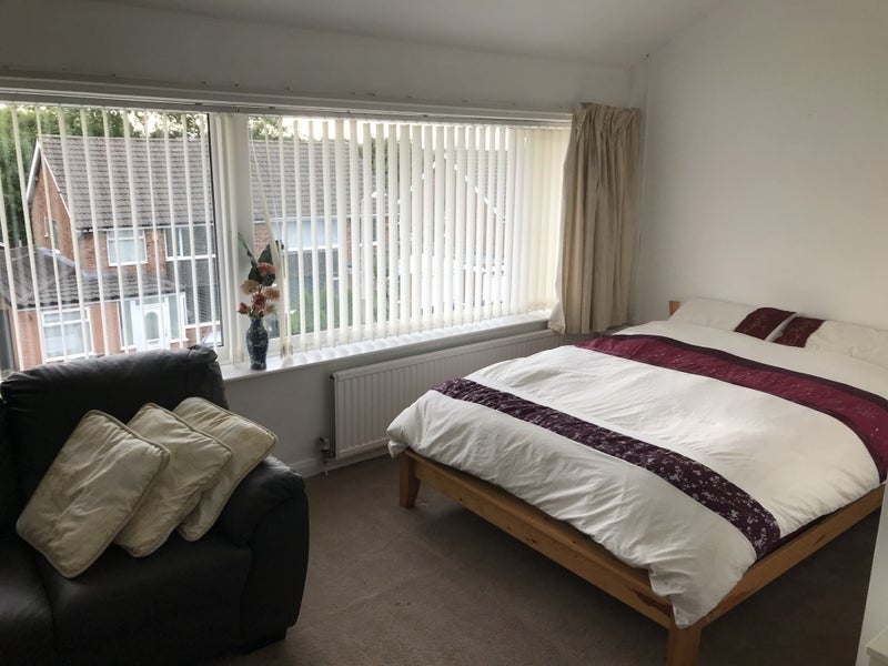 Photo 1: Extra large double room with Sofa