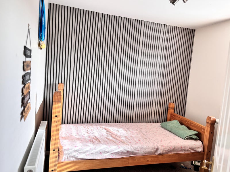 Photo 1: Single room