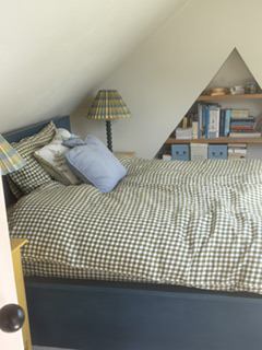 Photo 1: Double bedroom