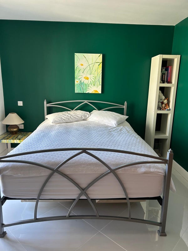 Photo 1: Room on offer