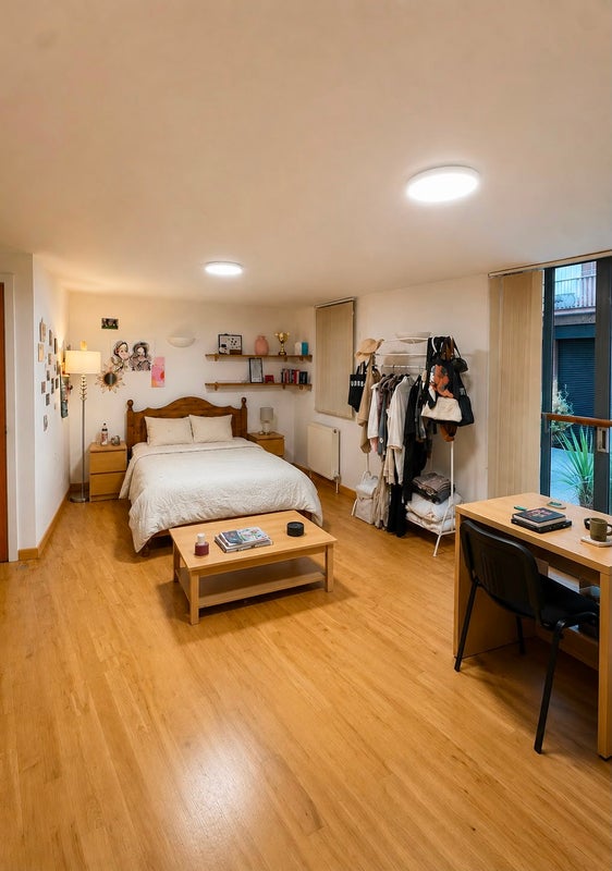 Photo 1: Ensuite bedroom