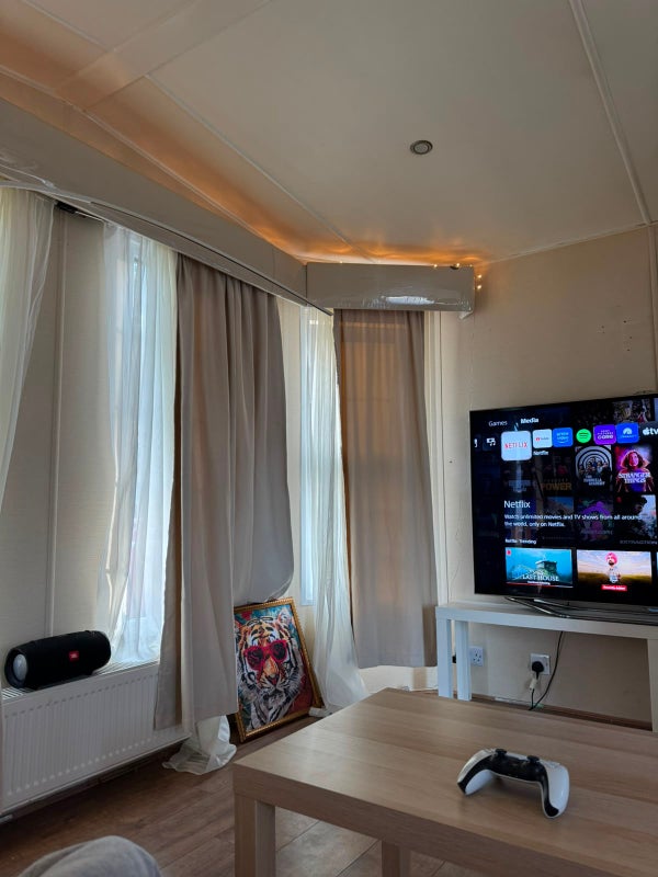 Photo 1: Living 