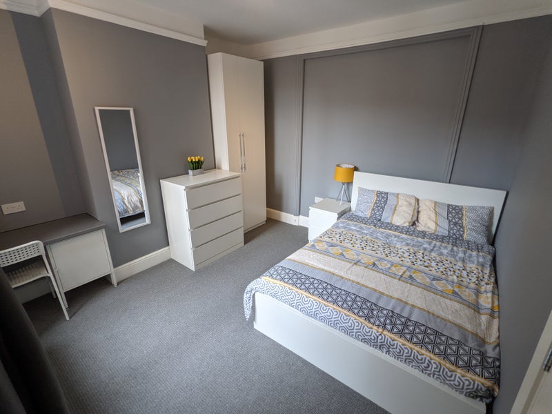 Photo 1: Bedroom 4 - £550pcm (beding & Lamp not included)