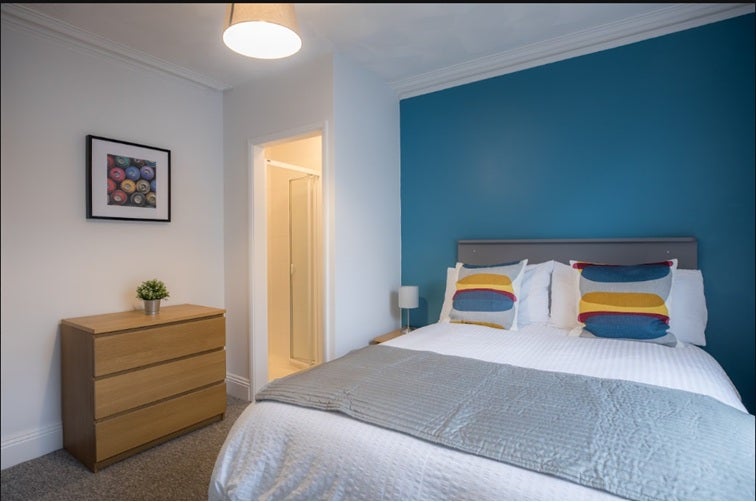 Photo 1: room 1