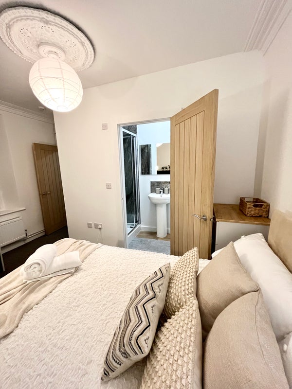 Apartment in Bristol - View 2