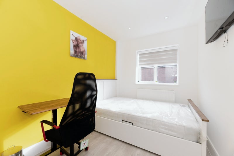 Photo 1: Room 3