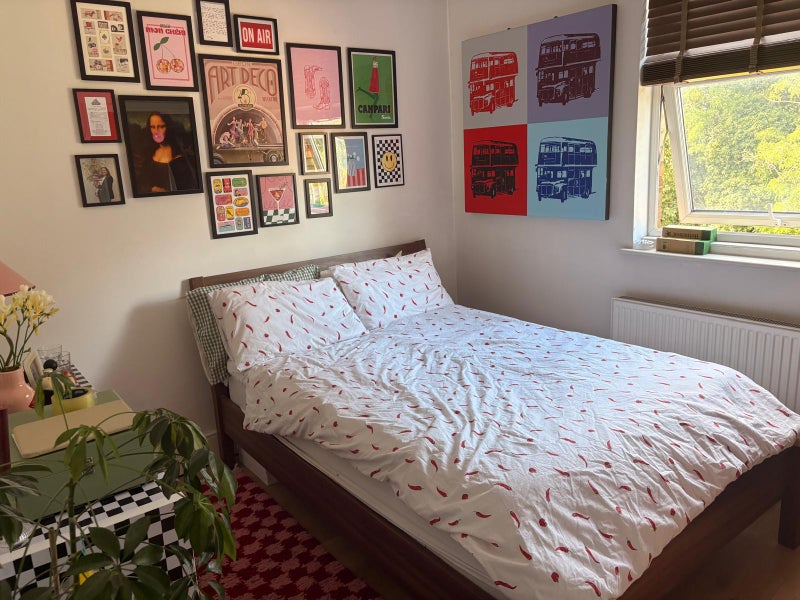 Photo 1: Double bedroom (available) 