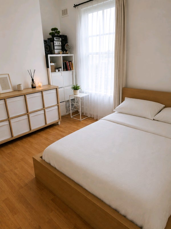 Photo 1: Single Bedroom