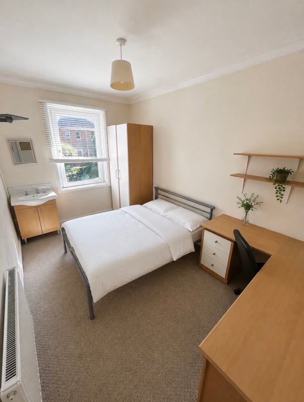 Apartment in Bournemouth, Winton - View 4