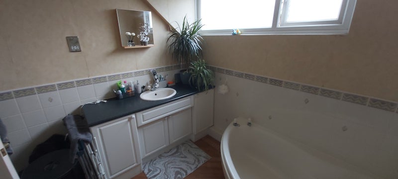 Apartment in Crawley, West Sussex - View 4