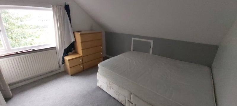 Apartment in Crawley, West Sussex - More