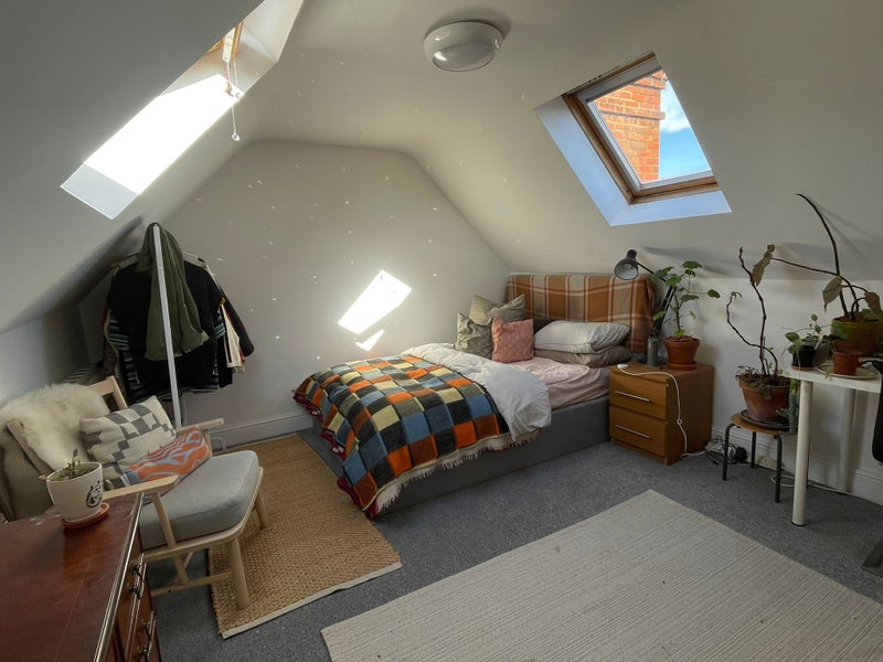 Photo 1: Bedroom 