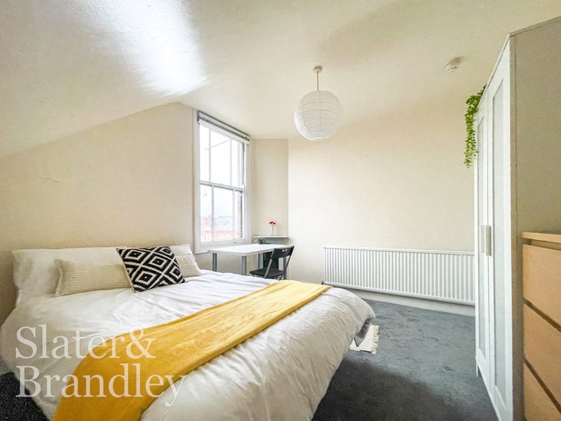 Photo 1: Room 6